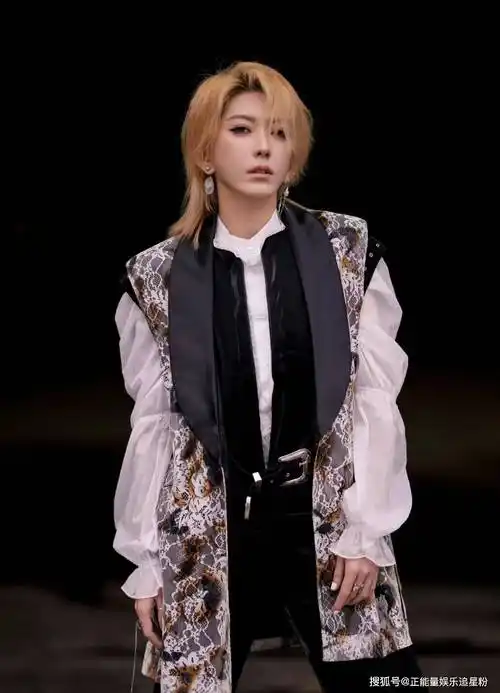 当年的"快女人气王"刘忻开始乘风破浪了,她值得再火一次!