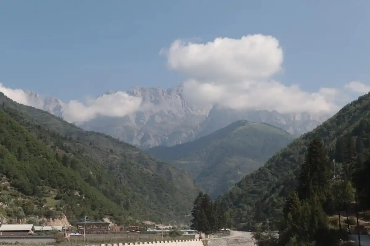 措美峰 #跌山 #甘肃风景 #甘南 一大波照片来袭… - 抖音