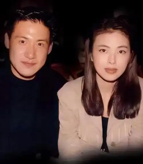 回顾在梅艳芳葬礼翻白眼被张学友维护30年她为何被如此爱戴