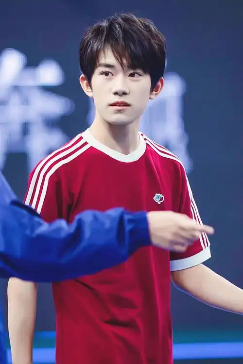 易烊千玺中国网球公开赛图片