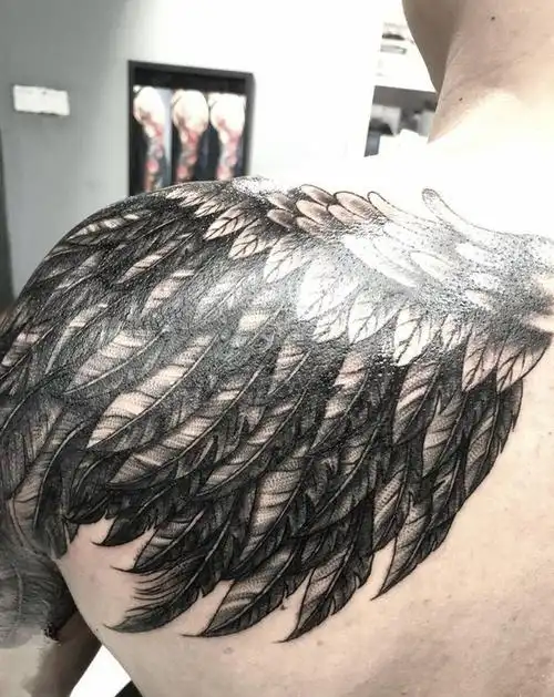 展翅高飞纹身图片_背部纹身图案