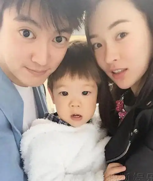 王中磊老婆看霍思燕的眼神火了!三分不屑七分恨意,有着太多故事