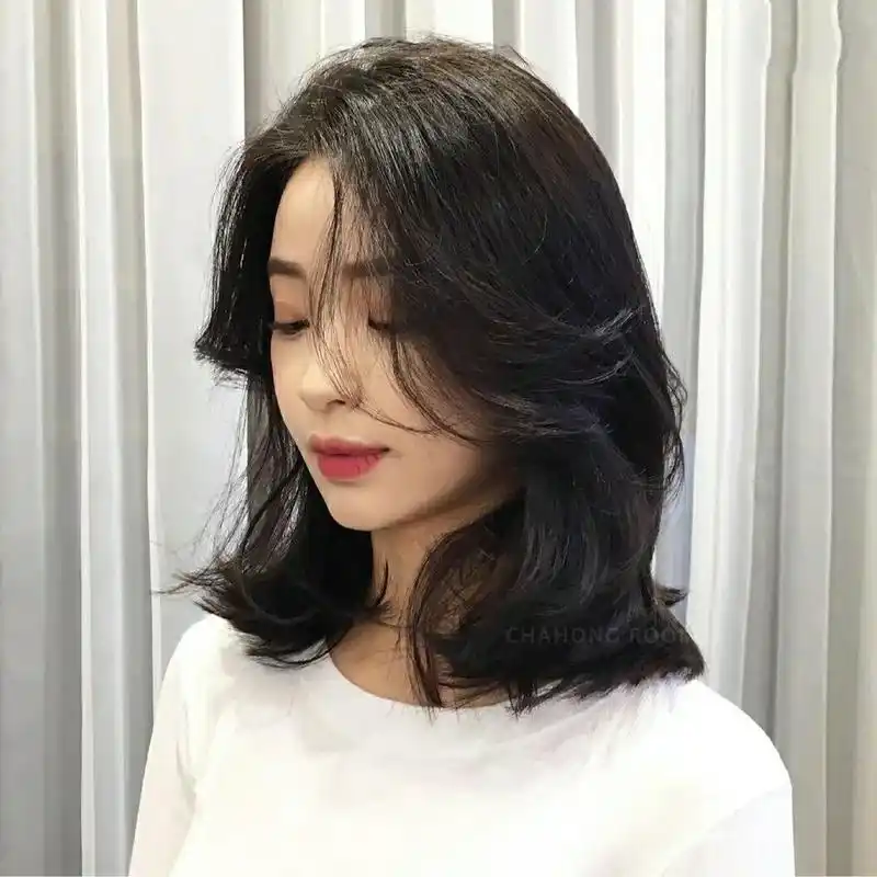 齐肩发造型烫,韩式造型烫发好看的韩式八字刘海搭配,气质淑女款发型