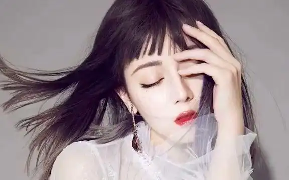 【迪丽热巴】齐刘海的热巴依旧美炸了