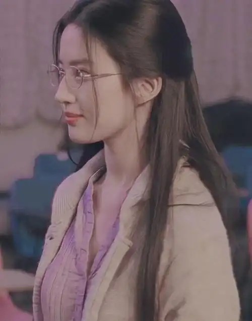 刘亦菲唯一公开承认过的男友只有宋承宪,虽然对方是韩国人,但刘亦菲