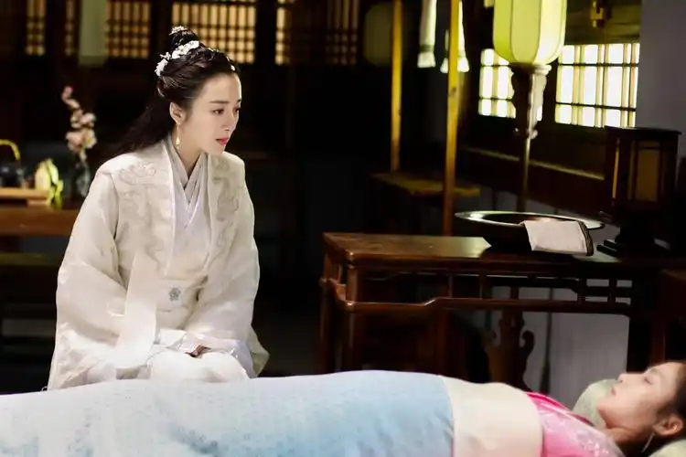 小女霓裳云娘上线引高潮古装美人李依晓变身模范师傅