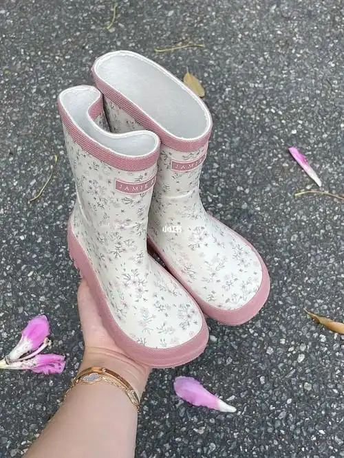 12的雨靴老板怕是没睡醒吧