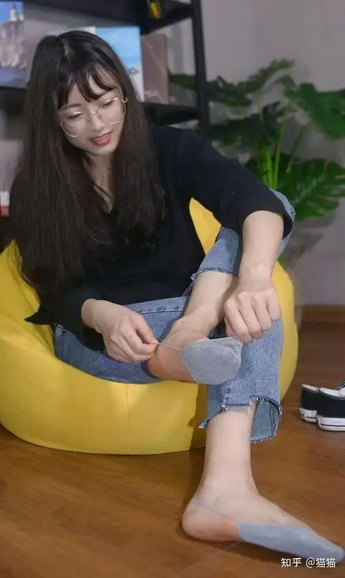 为什么现在女生脚臭也隐隐成为优点了