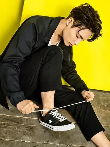 今日消费资讯张艺兴出任匡威亚太区代言人这也是第一个加入匡威家族的