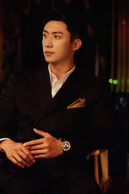 黄景瑜复古摩登风格大片#黄景瑜复古摩登风格大片,每一张都好帅