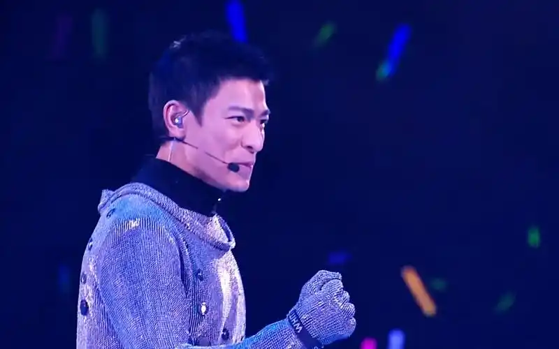 高清版刘德华演唱会歌曲《比天高》,振奋人心的歌曲!