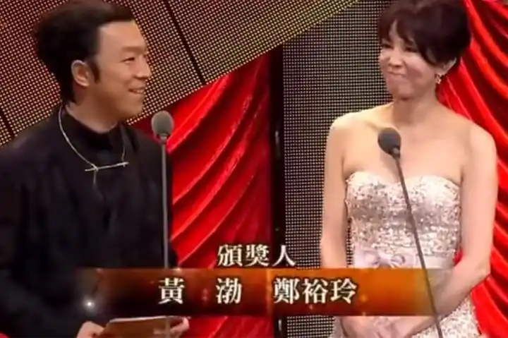 可因为这样的缘故,导致为了有话题可聊,当时黄渤的搭档郑裕玲问了黄渤