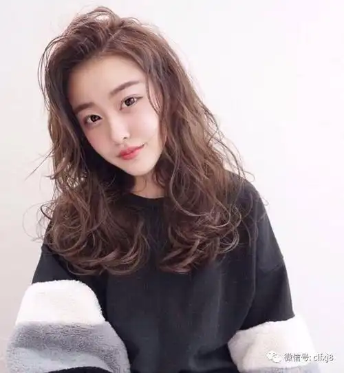 一组适合秋冬季的烫发发型,第一款我就看中了!