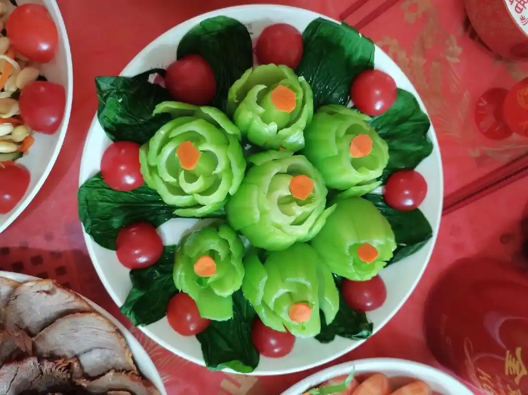 结婚彩色饺饺喜盘盘摆放