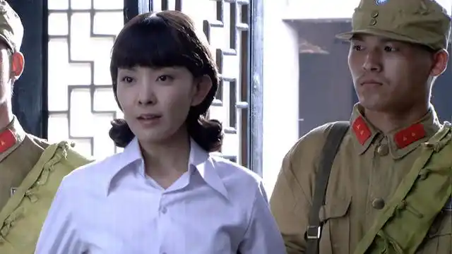 《香草美人》凌烟独闯国民党营地,为救人竟然威胁司令员