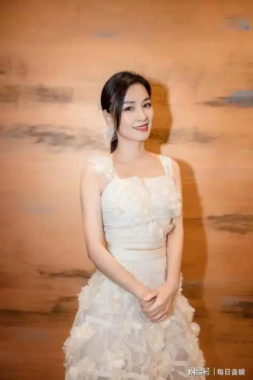 尽管他们的生活充满了忙碌和繁忙的日程安排,明星张庭仍然坚持保持