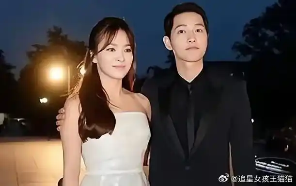 宋仲基和宋慧乔离婚时,宋仲基忙着找律师,发公告,显得格外活跃,而