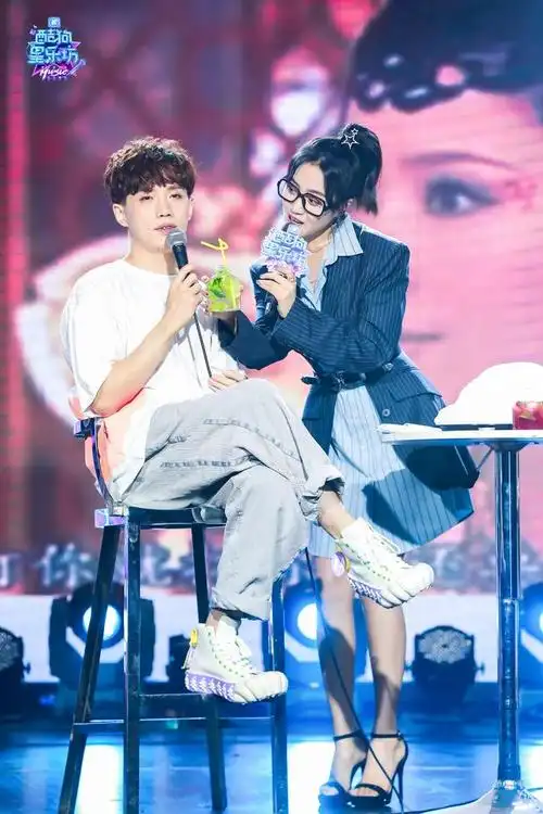 《夏夜知君暖》王梓薇空降《酷狗星乐坊》,论追校草的100种方式