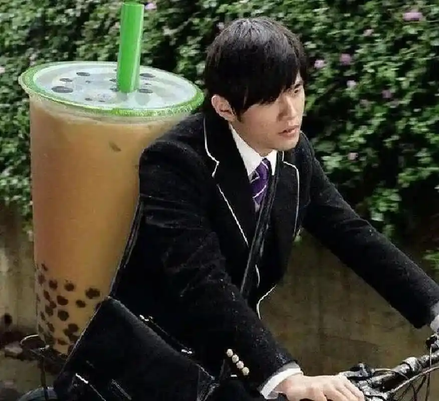 周杰伦喜欢喝奶茶的原因可能是多方面的.