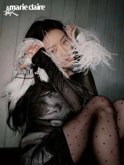 倪妮黑丝美腿真嫩啊