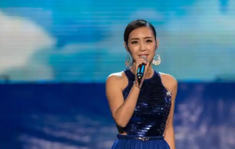 歌手云朵:和歌手云飞既不是情侣也不是兄妹,爸爸妈妈别再催婚了_父母_