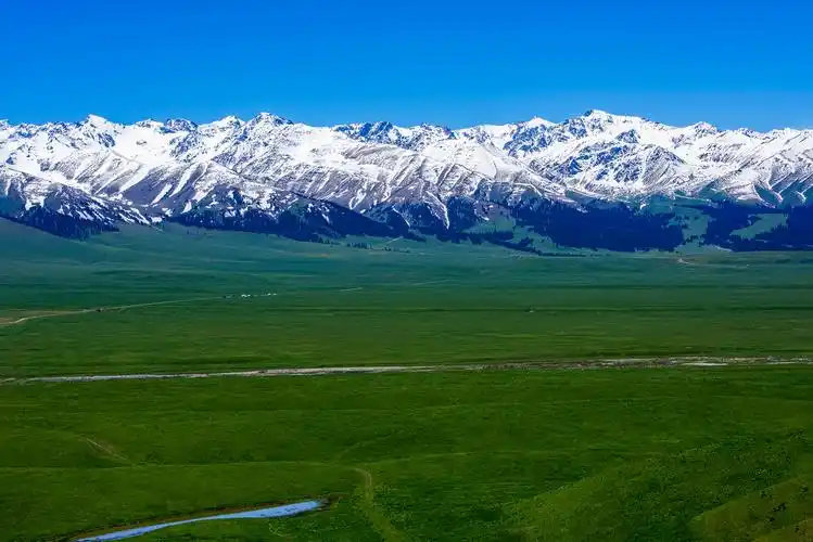 空中草原那拉提风景区