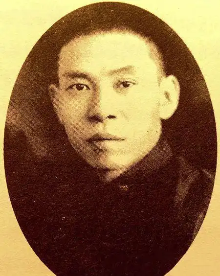 年轻的杜月笙在救下了沈月英之后,与对方相熟了.