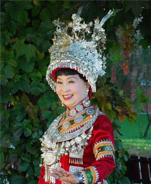 罗秀英(中国女高音歌唱家)_尚可名片