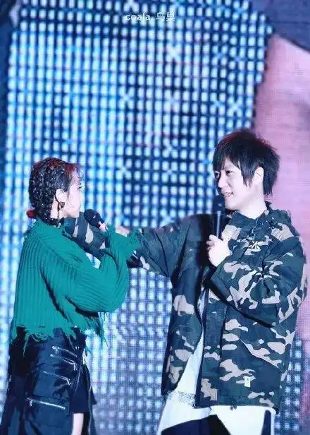 阿信方回应与蔡依林恋情说了什么?俩人甜蜜互动细节大图被扒