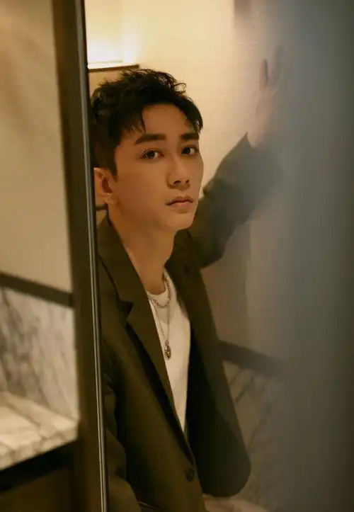 王自健:出道即巅峰,却被家暴至抑郁,好在有张国立"贵人"相助