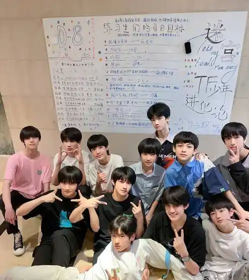 tf家族三代合照来了,疑似增加新成员,练习生每日目标曝光_时代_穆祉丞