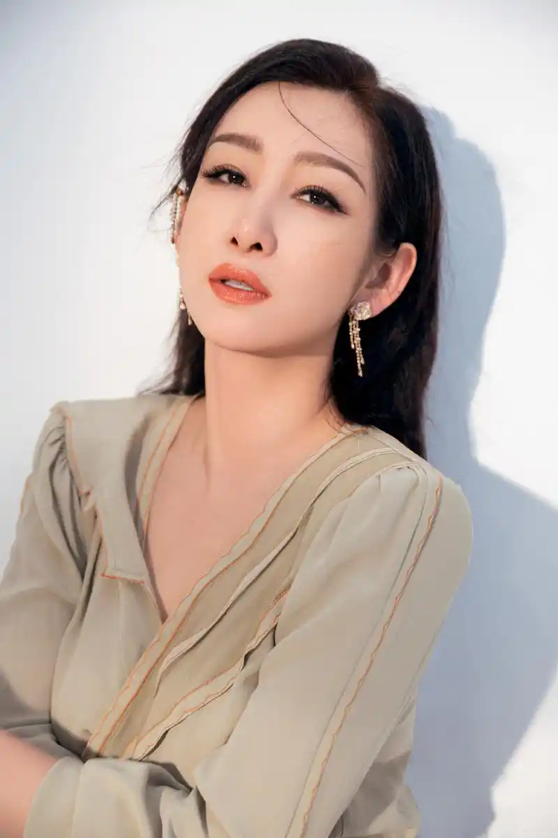 秦海璐浅绿长裙优雅写真图片1014