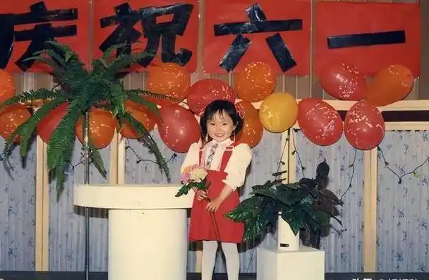 唐嫣的童年就是在这样的温馨和快乐中度过的,她感受到了无尽的幸福.