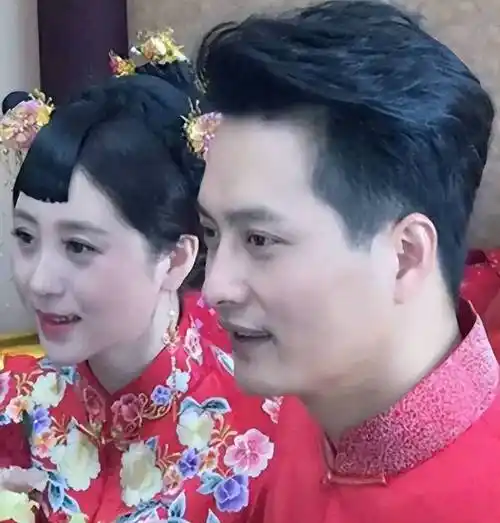 原创云飞前妻高玥老公成名后和她离婚如今带着女儿有了新生活