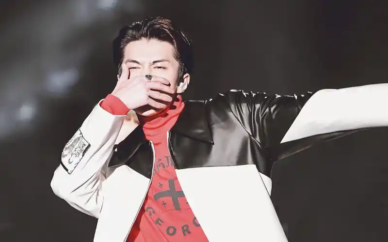 吴世勋|直拍>181225 love shot & intro &tempo - tuxedoh412