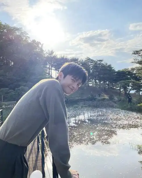 徐仁国[超话]#ins照片 来自一颗松树·好运发财版 - 微博