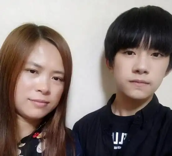 易烊千玺妈妈(易烊千玺的妈妈真是个狠人)