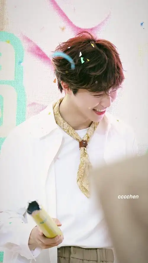 陈立农深圳活动路透#  陈立农今日深圳线下活动路透  笑容治愈白衬衫