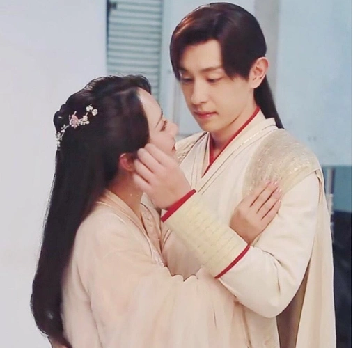 邓伦有望再度与杨紫合作可网曝阵容才出粉丝抱走杨紫咱不约