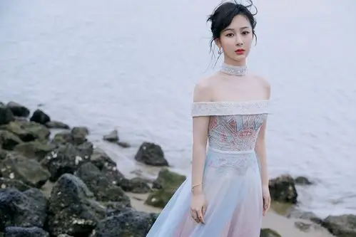 杨紫穿紫色系礼服,要我怎么夸嘞,俩字,安排!