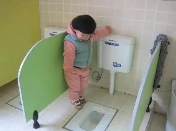 10个娃8个在幼儿园"憋大便",你还在苦劝?这样引导,孩子才能顺利排便