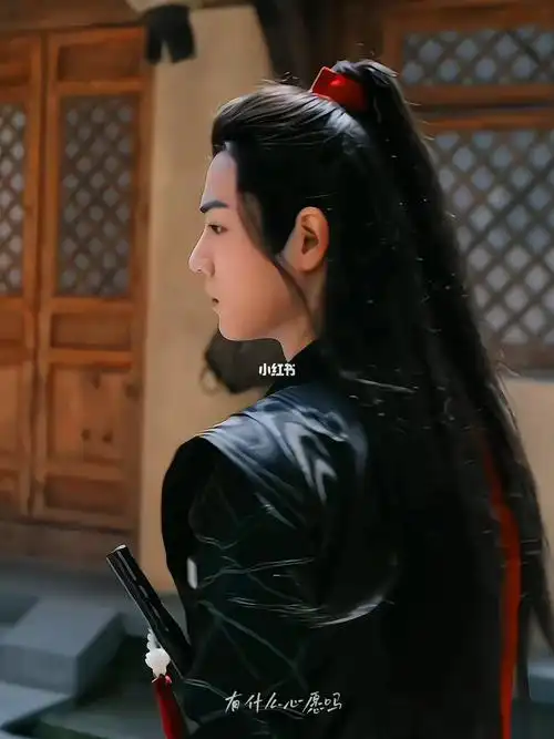 一根红发带贯穿了他的一生