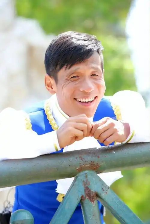 宋小宝:成名后抛弃原配霍晓红,二婚娶女粉丝,如今成人生赢家_胡晓红