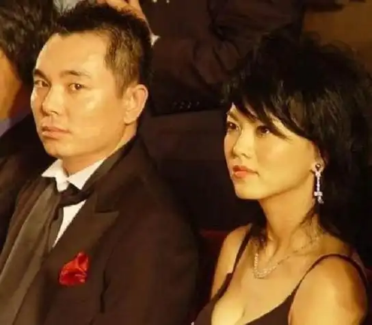 李湘费尽心思在秦海璐手中抢到了李厚霖,可她与李厚霖的婚姻却仅仅