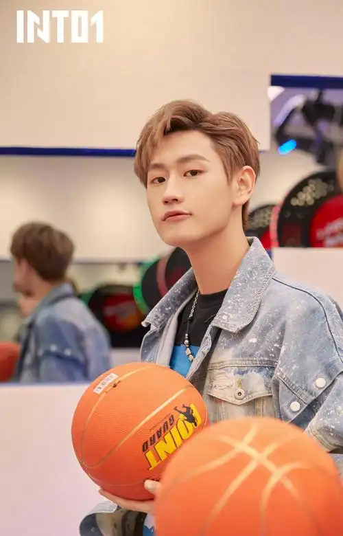 ak刘彰拜托了冰箱造型图 牛仔套装好帅好酷!