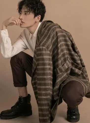 赵越化身摩登少年 全新的风格尝试