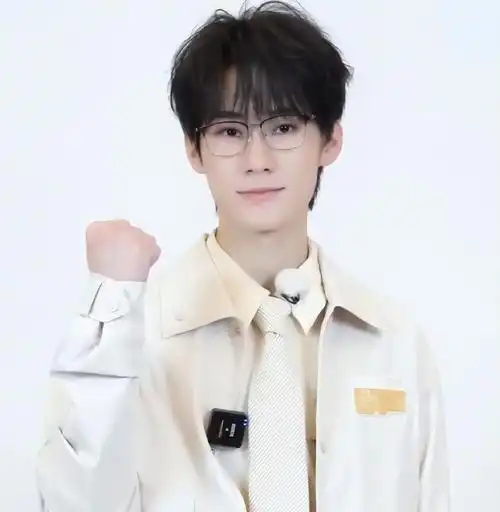 奔跑吧首发8人队长在c位白鹿被偏爱张真源待遇一般