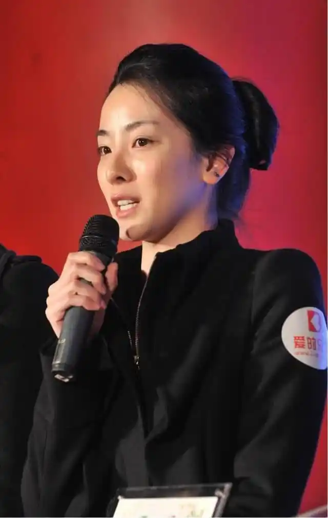 终于知道为啥李思思上镜要重妆了,这样素颜脸,简直是初恋模板