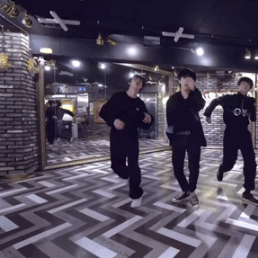 时代少年团是由马嘉祺,丁程鑫,宋亚轩,刘耀文,张真源,严浩翔,贺峻霖七