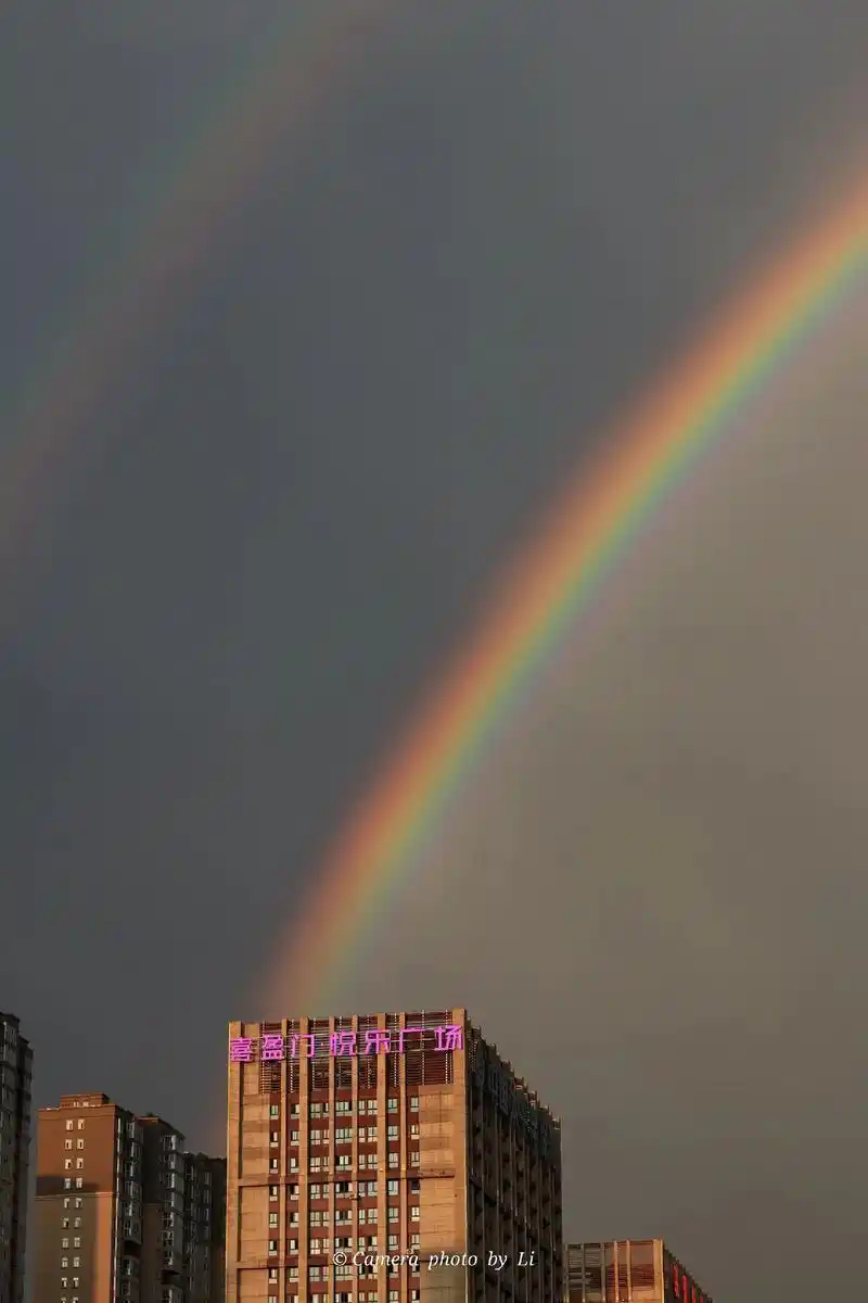 今天的天空真的好魔幻.